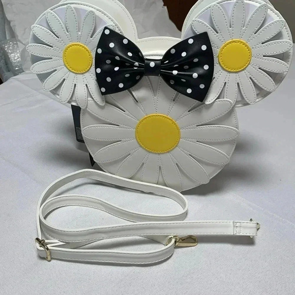 LOUNGEFLY Disney Minnie Mouse Daisy 🌼 Crossbody Purse,bag. NWT. - Picture 4 of 4